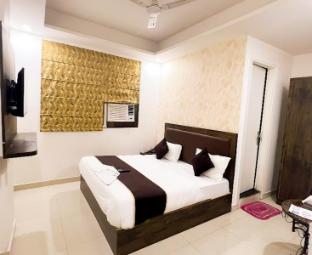 roomshala 140 hotel 24and7 malviya nagar