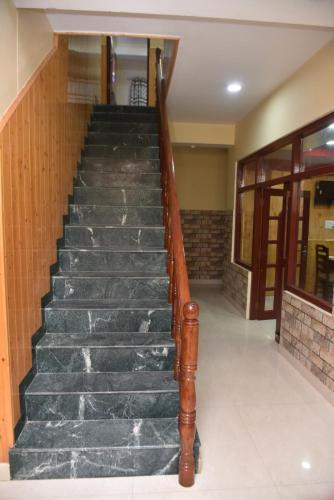 sarahan holiday inn