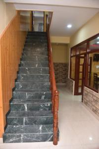 sarahan holiday inn