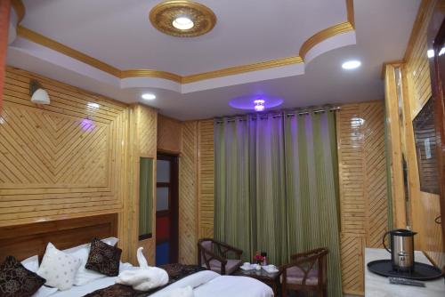sarahan holiday inn