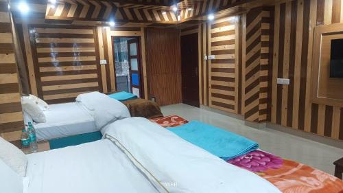 sarahan holiday inn