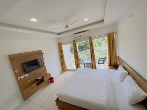Hotel Lets Stay,,3 star