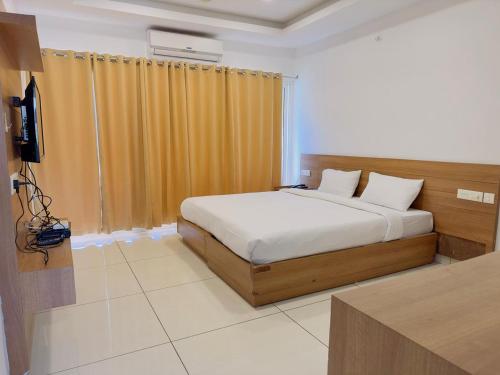 Hotel Lets Stay,,3 star