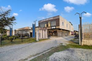 super hotel o axom inn