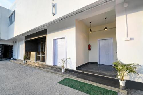 super hotel o axom inn