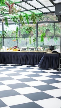 the novello by hotel evergreen