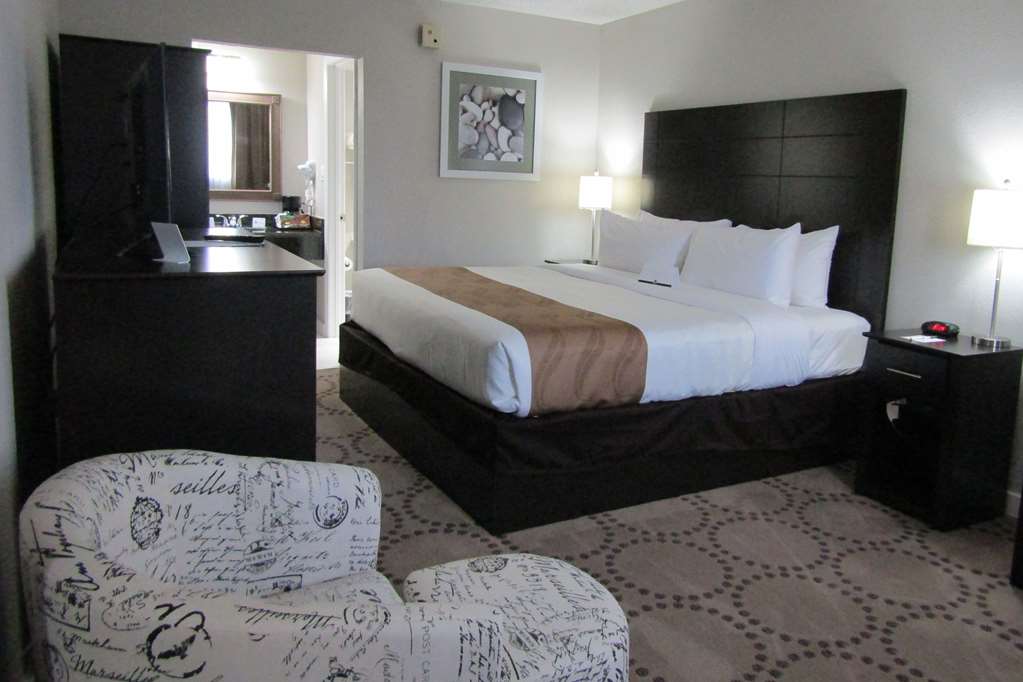 quality inn and suites kissimmee by the lake