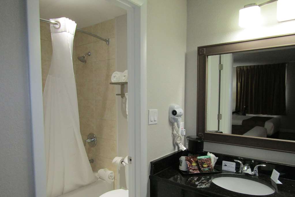 quality inn and suites kissimmee by the lake