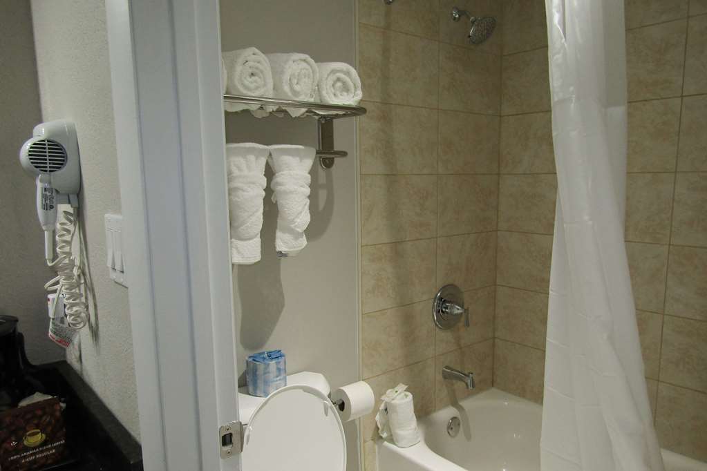 quality inn and suites kissimmee by the lake