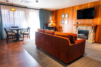 Mount Lemmon Lodge,12833 N Sabino Canyon Park,5 star