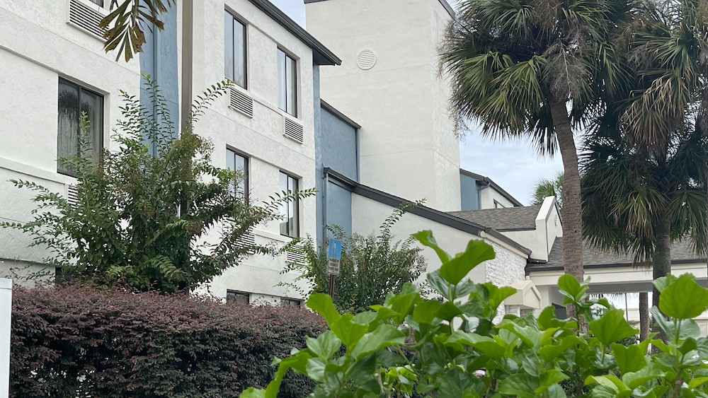 destiny palms hotel maingate west