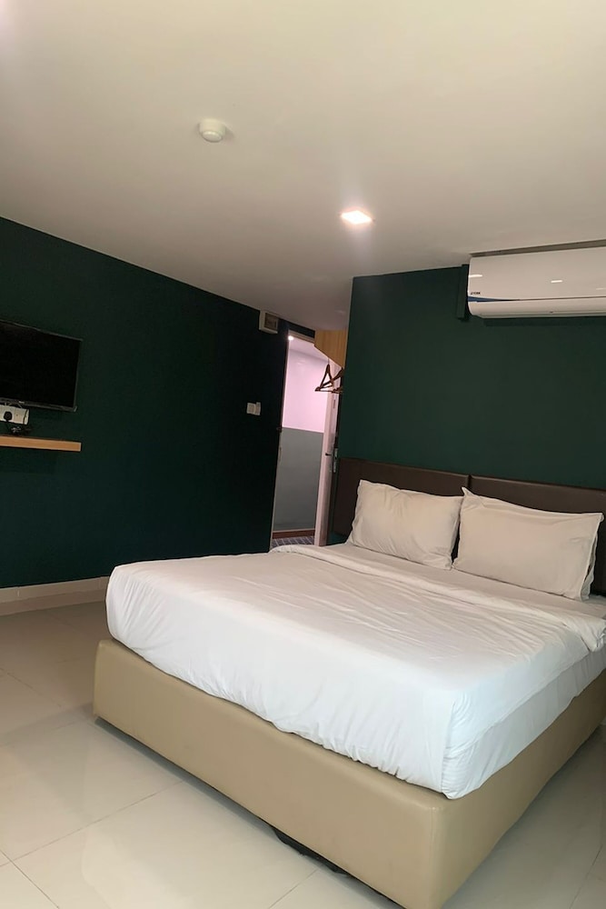 room v jalan megat managed by secom