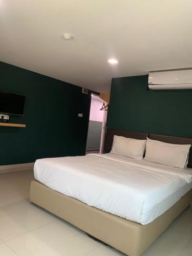 room v jalan megat managed by secom