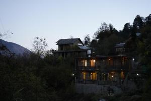 rustic roots home stay