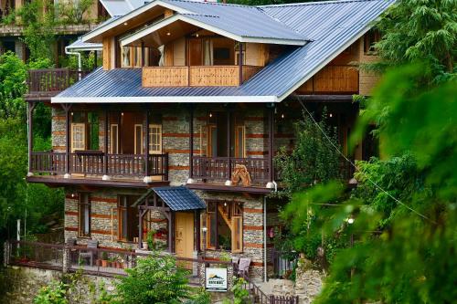 rustic roots home stay