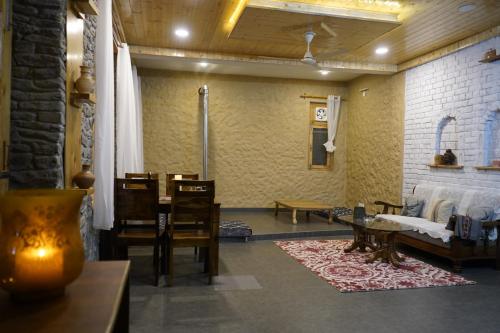 rustic roots home stay