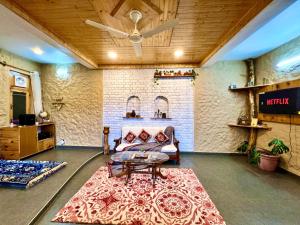 rustic roots home stay