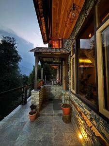 rustic roots home stay