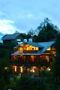 rustic roots home stay