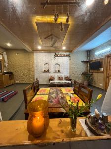 rustic roots home stay