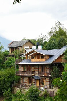rustic roots home stay