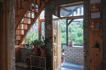 rustic roots home stay