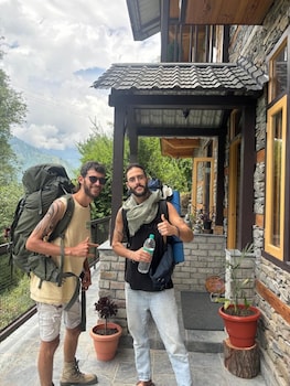 rustic roots home stay