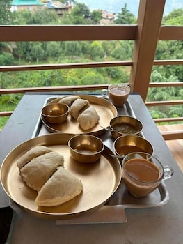 rustic roots home stay