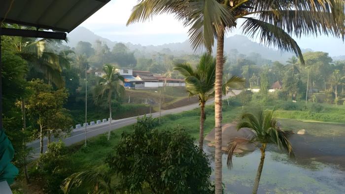 souparnika lakeview homestay