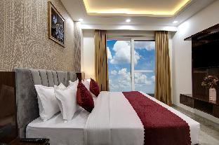 lime wood stay near huda city centre metro station