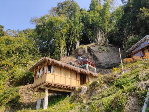 Art Mile Kalimpong,,3 star