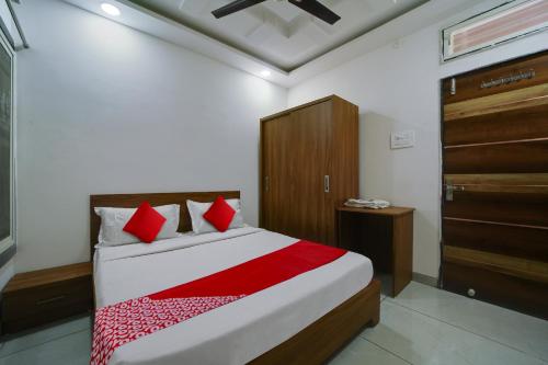 Hotel O Swastik,,4 star