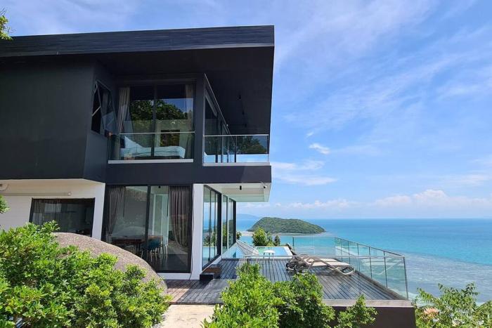 sis and sea villa
