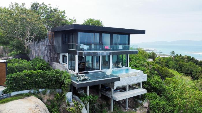 sis and sea villa