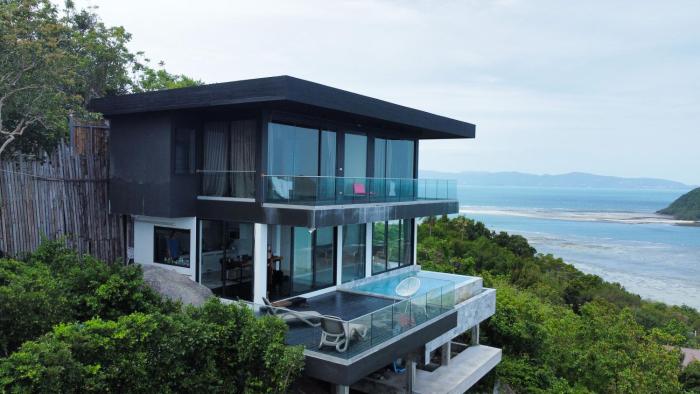 sis and sea villa