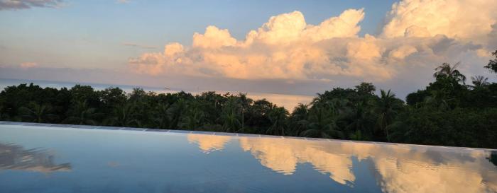 sis and sea villa