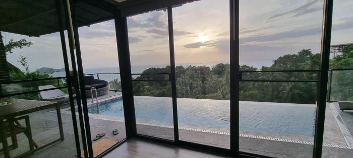 sis and sea villa