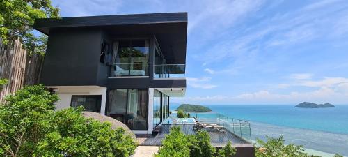 Sis And Sea Villa,,4 star