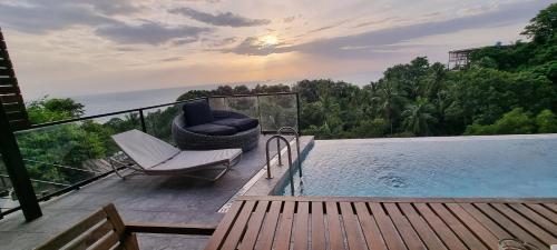 Sis And Sea Villa,,4 star