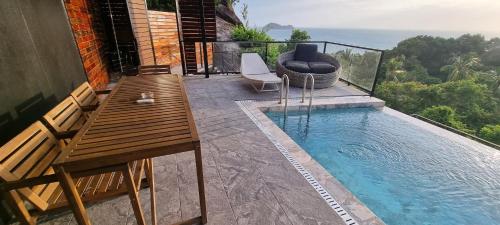 Sis And Sea Villa,,4 star