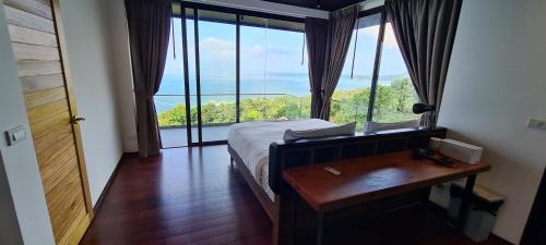 sis and sea villa