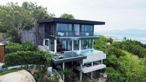 sis and sea villa