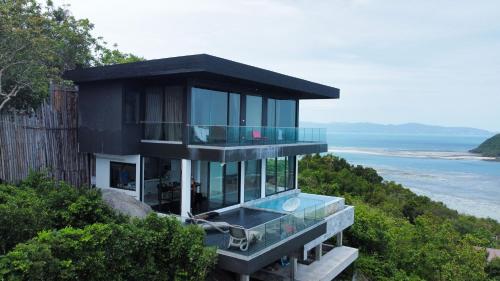 sis and sea villa