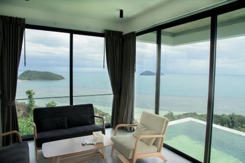 sis and sea villa