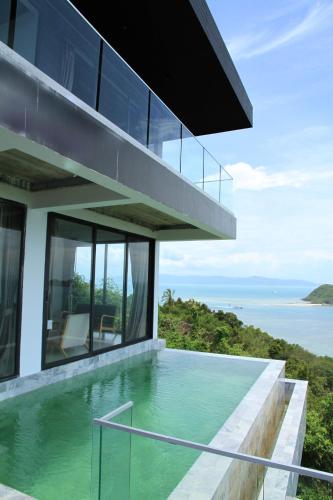 sis and sea villa