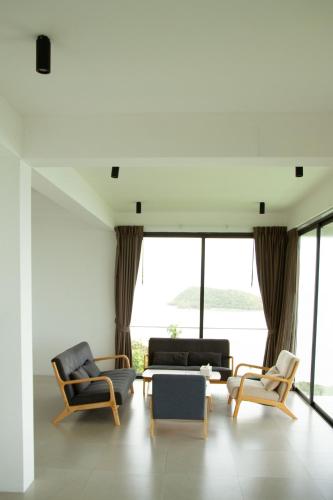 sis and sea villa