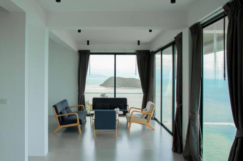 sis and sea villa