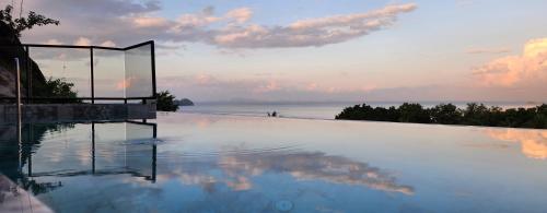 sis and sea villa