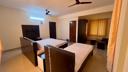 shree swarna comforts