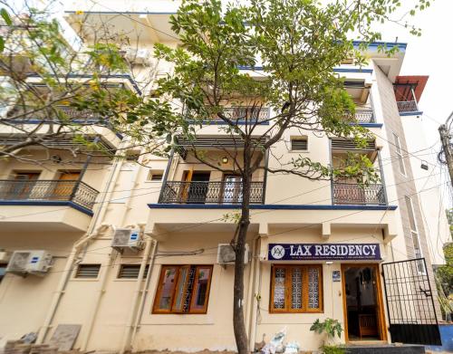 lax residency white town